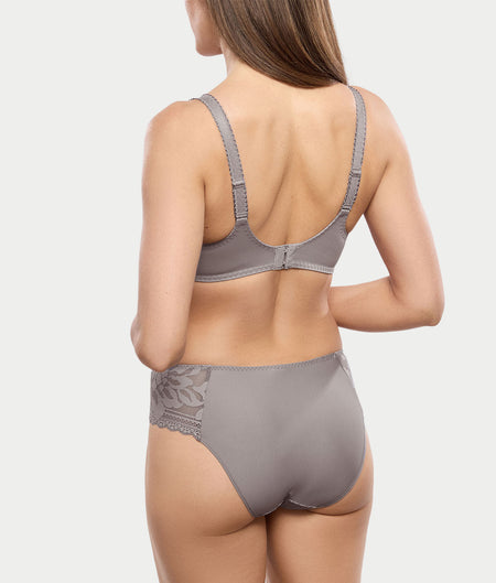 Leia Brief